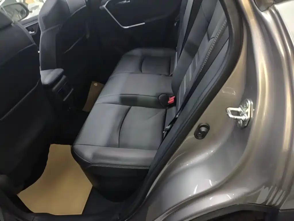 Toyota RAV4 2020 — фото 17