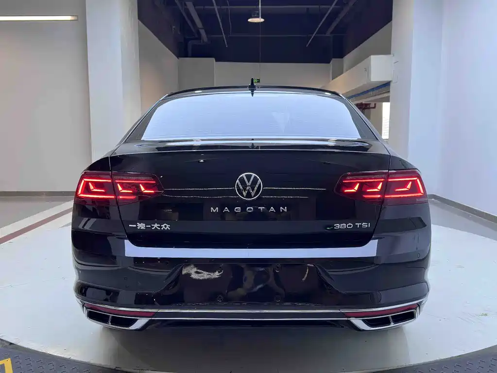 Volkswagen Magotan 2025