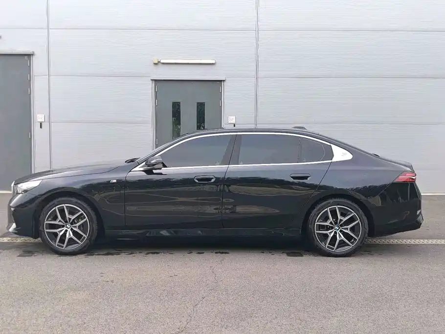 BMW i5 2025 — фото 3