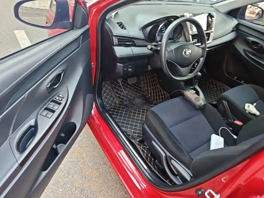 Toyota Yaris L 2019 — фото 16