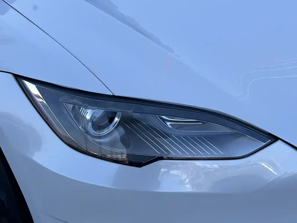 Tesla Model S 2016 — фото 9