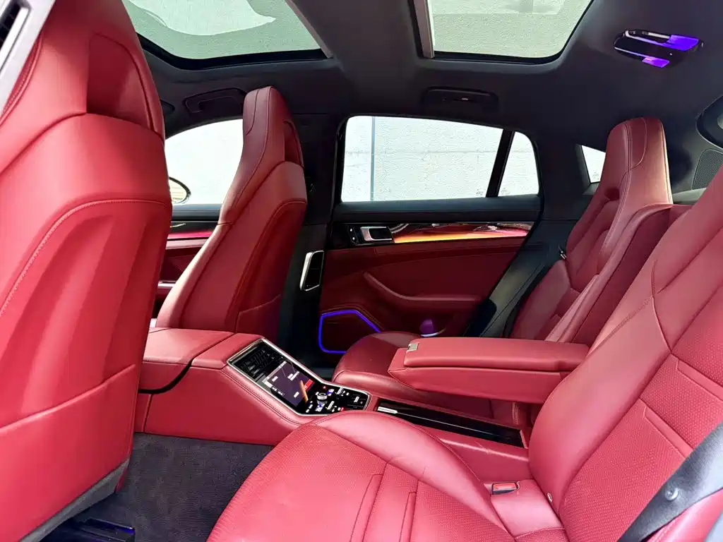 Porsche Panamera 2021