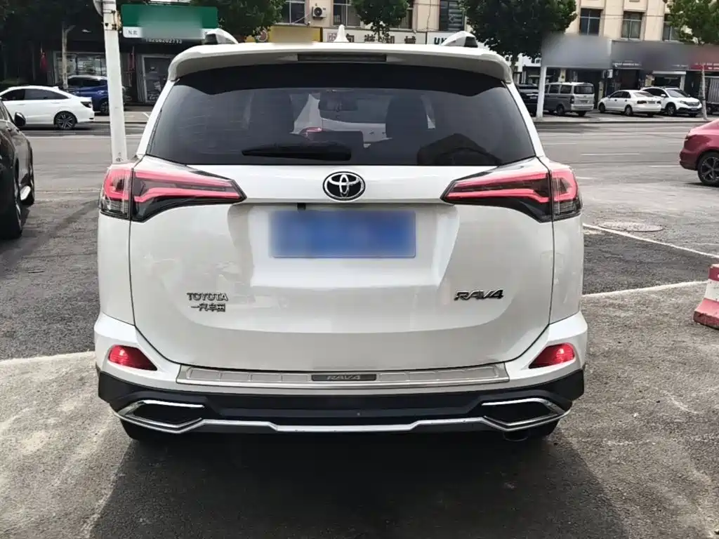 Toyota RAV4 2018 — фото 6