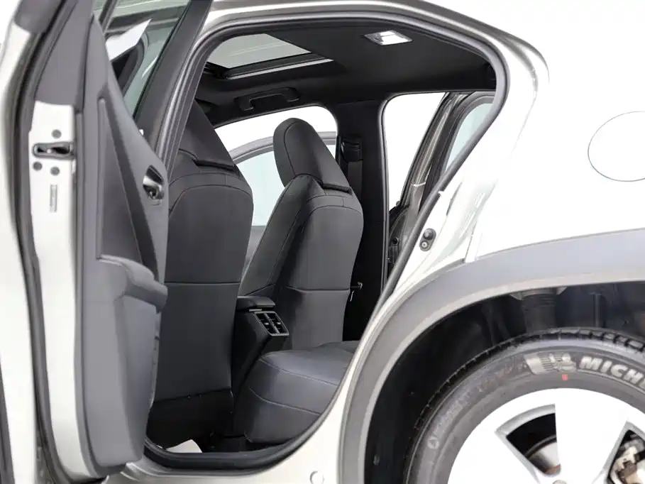 Lexus UX 2022