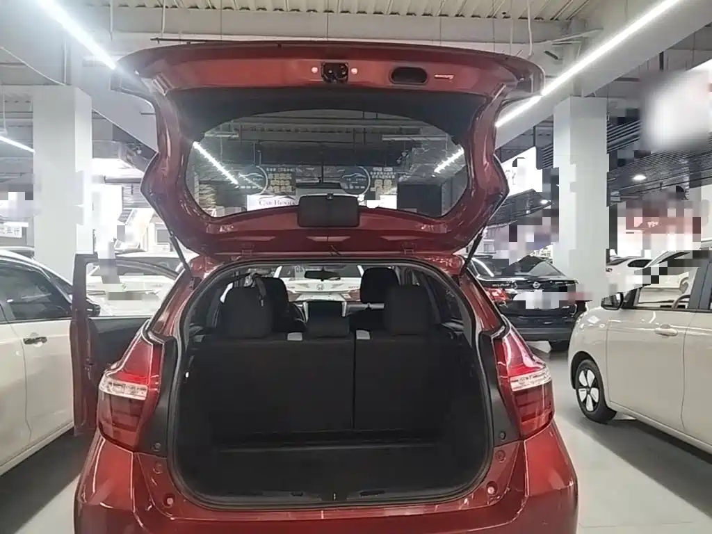 Toyota Yaris L 2020 — фото 19