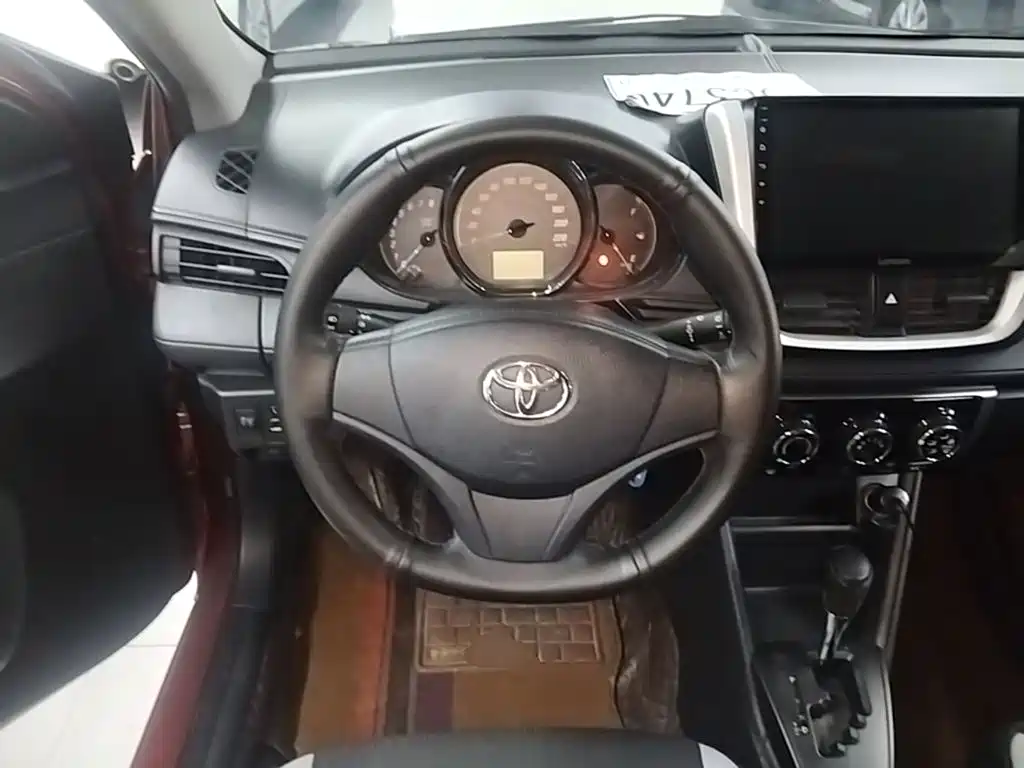 Toyota Yaris L 2020 — фото 11