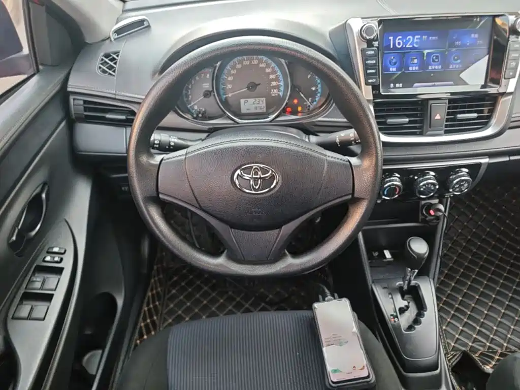 Toyota Yaris L 2019 — фото 11