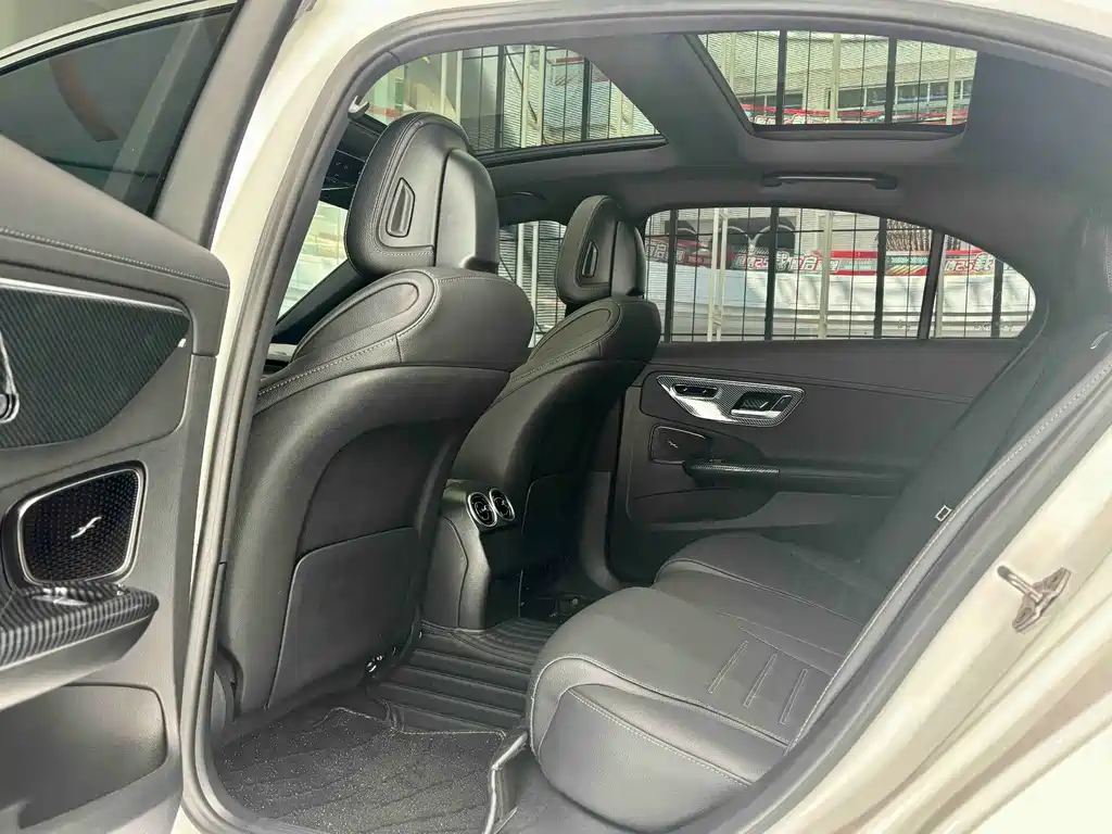 Mercedes-Benz C-Class 2023 — фото 10