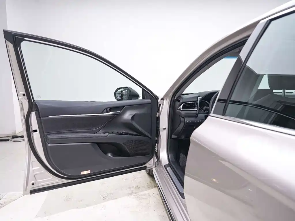 Toyota Camry 2024 — фото 12