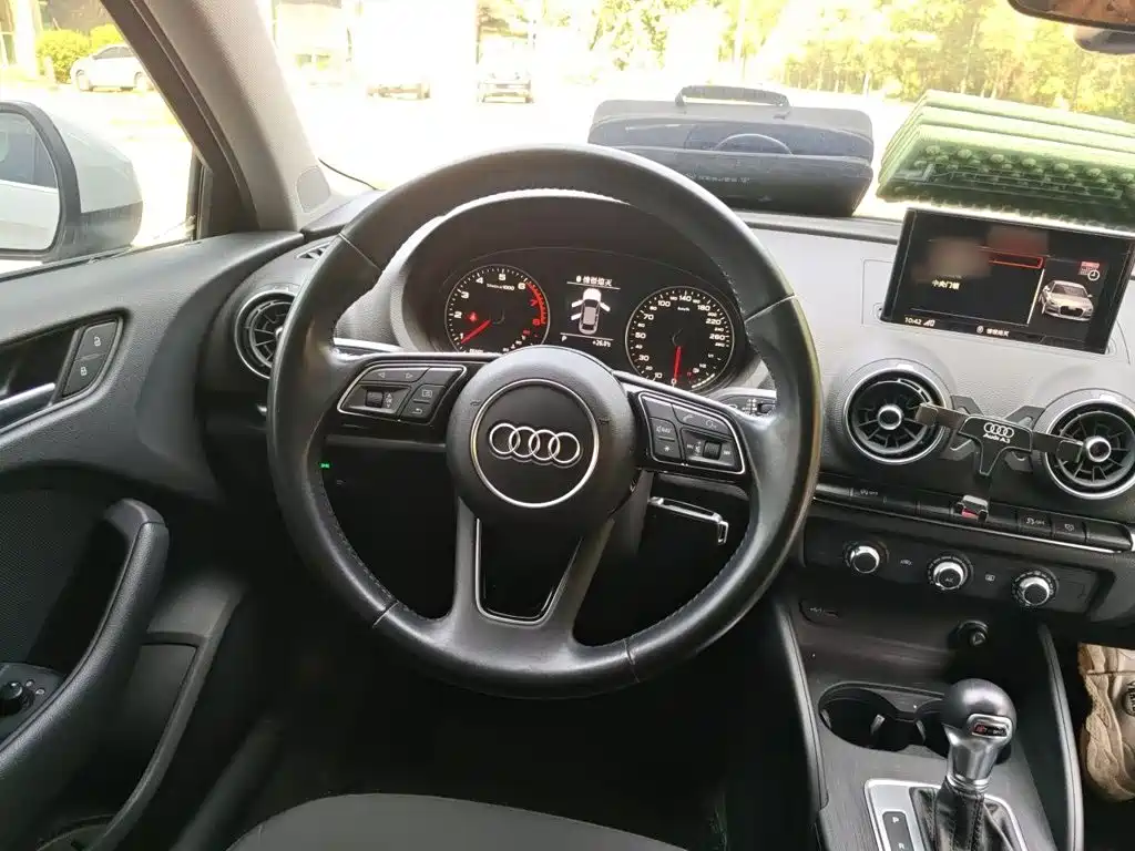 Audi A3 2018 — фото 11