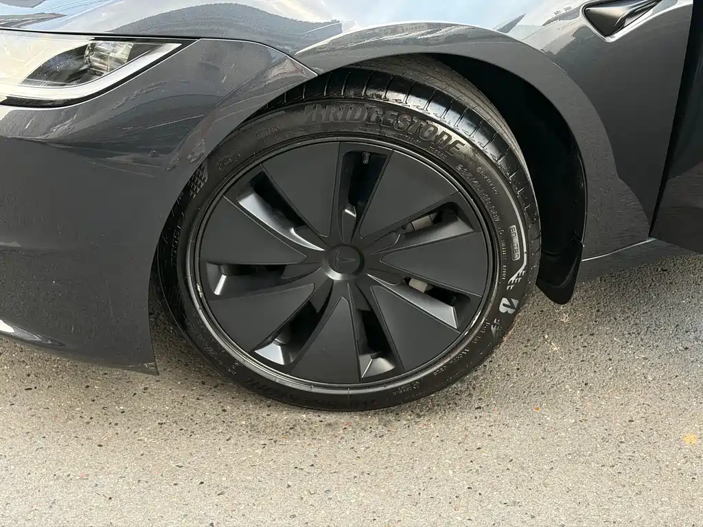 Tesla Model 3 2025