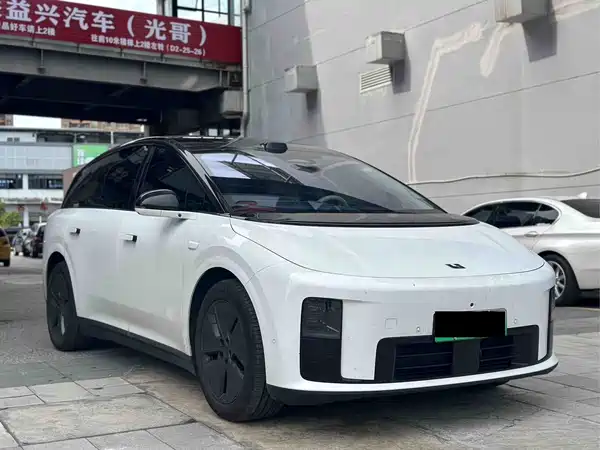 Li Auto i8 2025