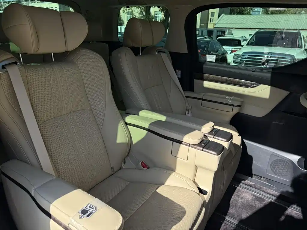 Toyota Vellfire 2020 — фото 14