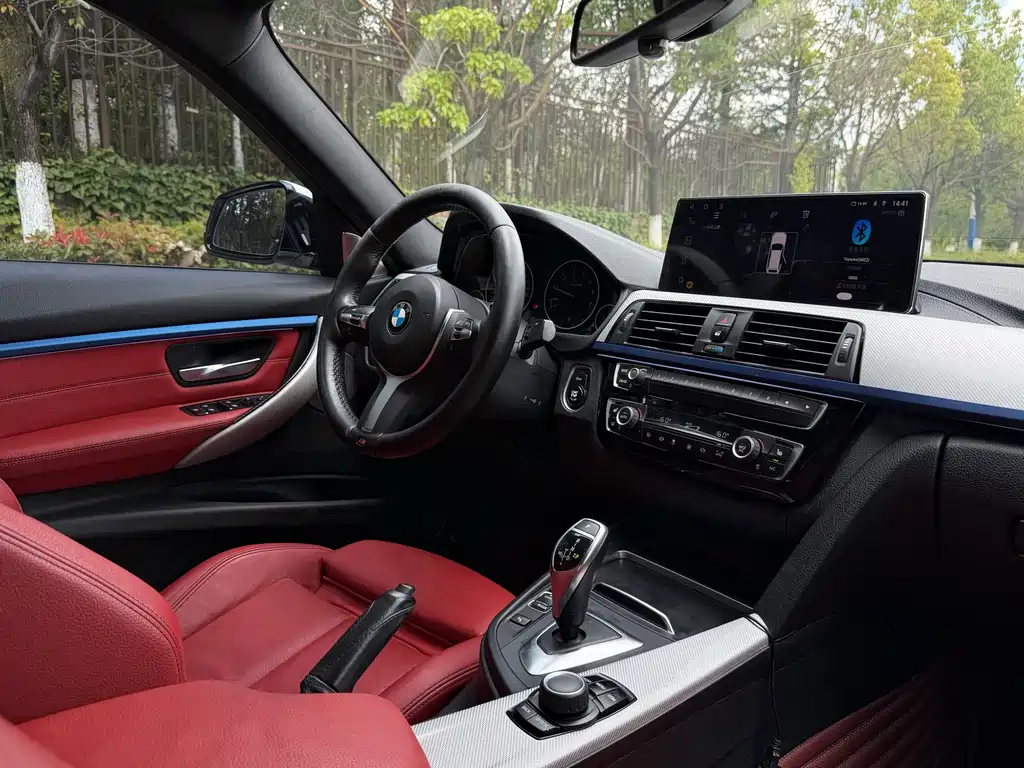 BMW 3 Series 2019 — фото 15