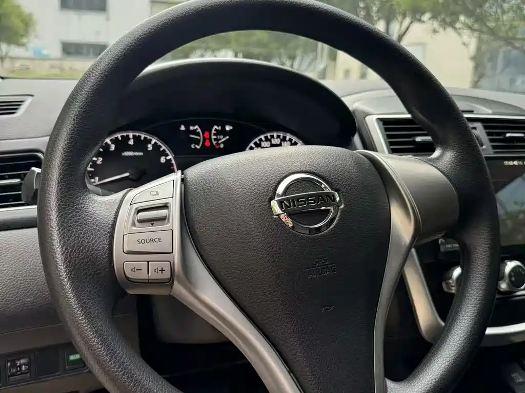 Nissan Tiida 2017 — фото 11