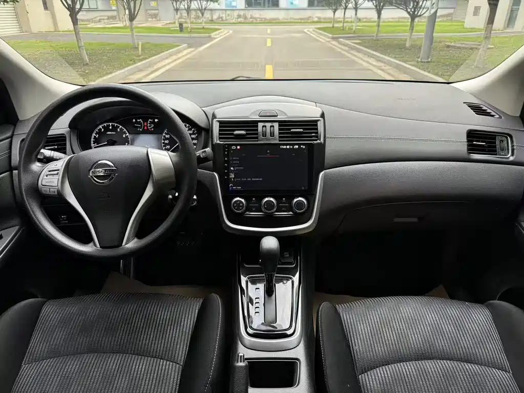 Nissan Tiida 2017 — фото 15