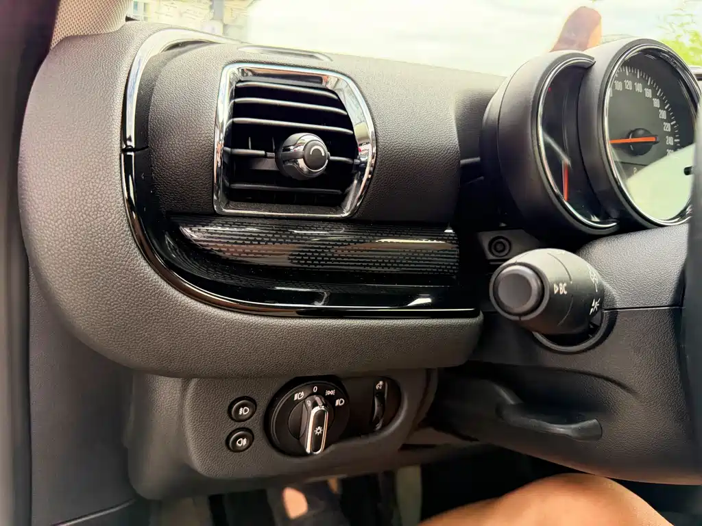 MINI Clubman 2016 — фото 16