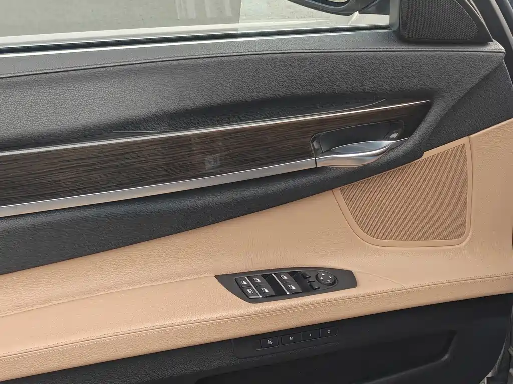 BMW 7 Series 2013 — фото 13