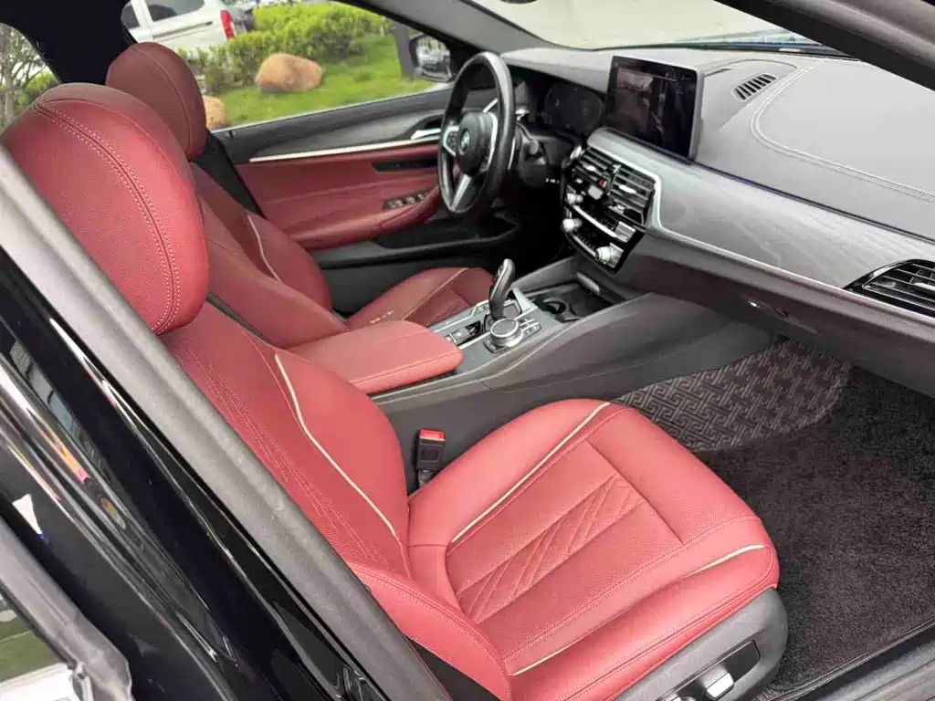BMW 5 Series 2021 — фото 11