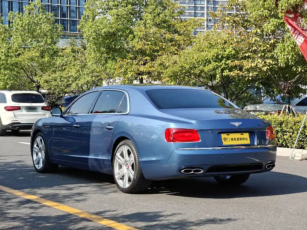 Bentley Flying Spur 2018 — фото 5