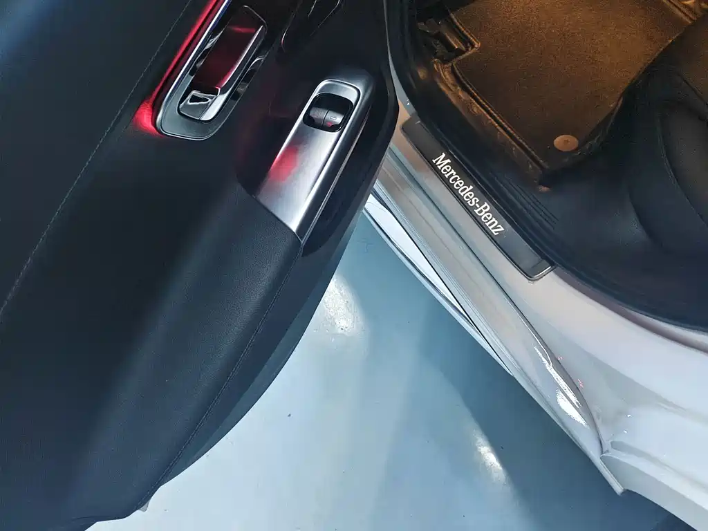 Mercedes-Benz C-Class 2023 — фото 10