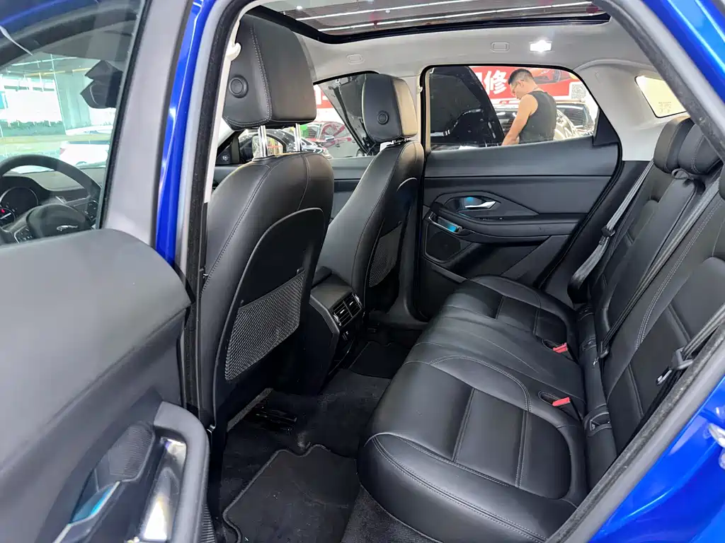 Jaguar E-PACE 2020 — фото 12