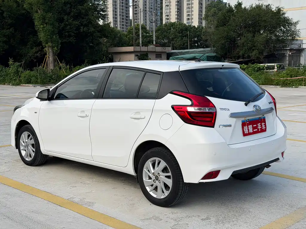 Toyota Yaris L 2017 — фото 25