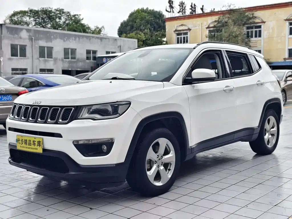 Jeep Compass 2017 — фото 1