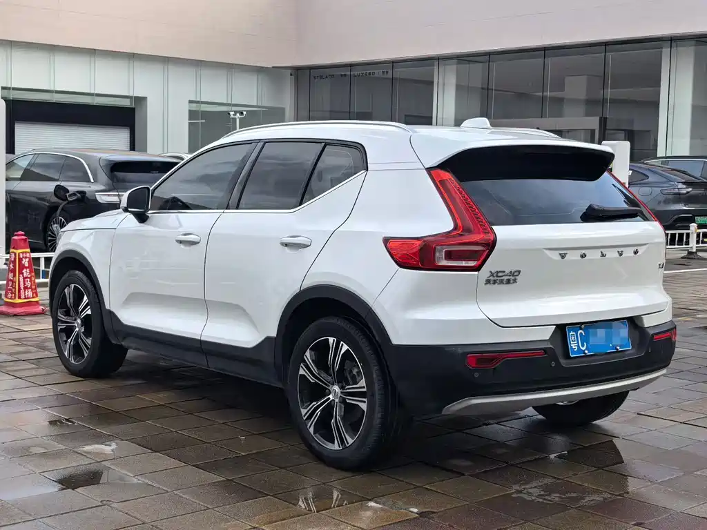 Volvo XC40 2021 — фото 9
