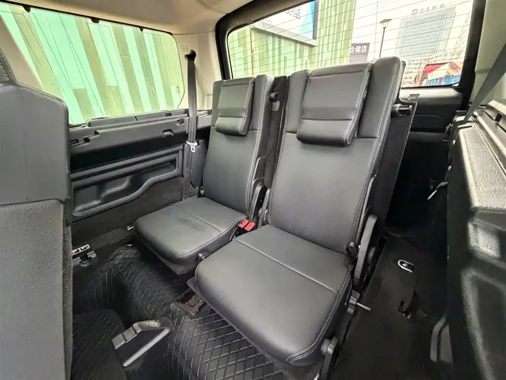 Land Rover Discovery 2016 — фото 10