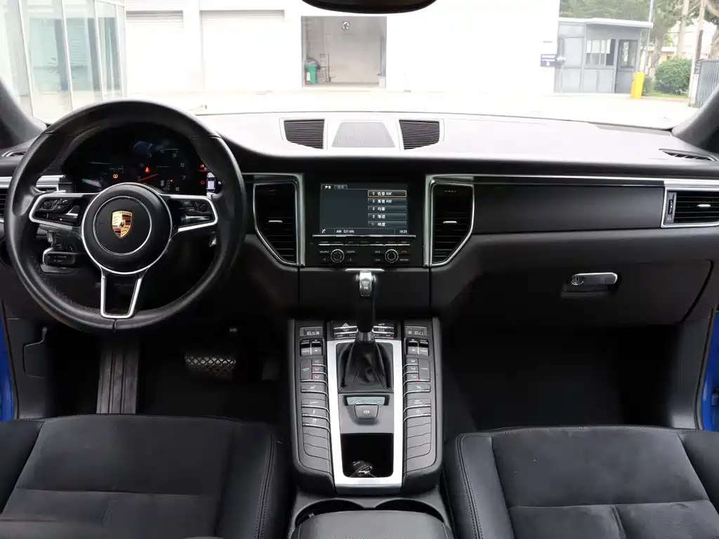 Porsche Macan 2017 — фото 9