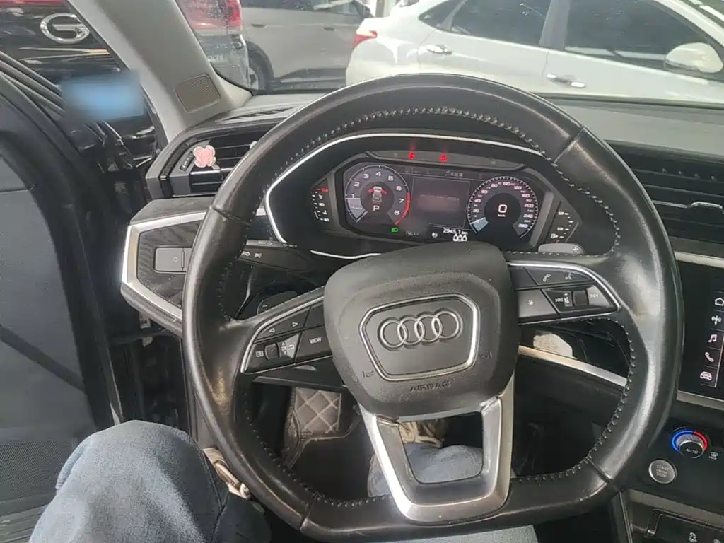 Audi Q3 2020 — фото 11