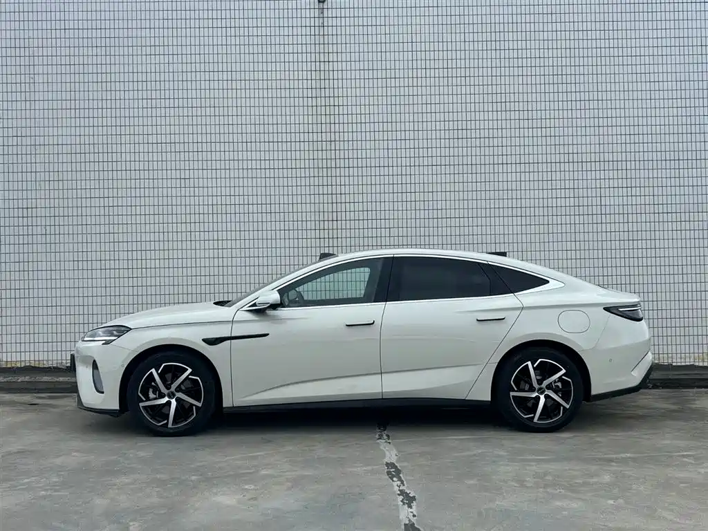 BYD Seal 07 DM-i 2025 — фото 3