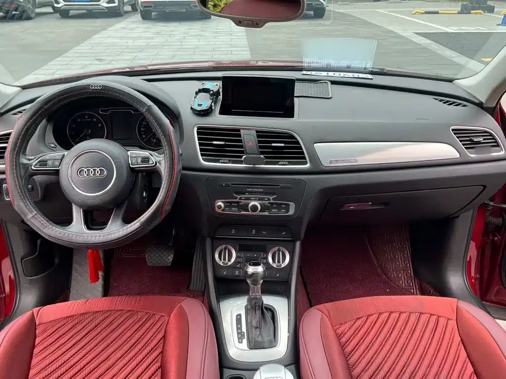 Audi Q3 2015 — фото 10