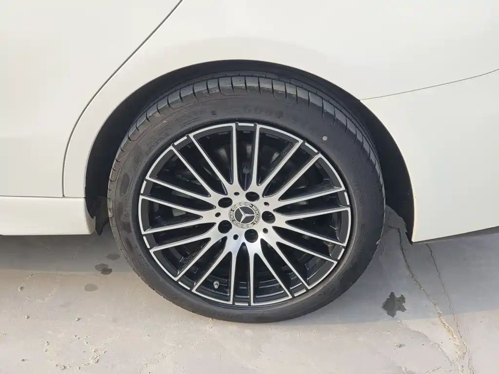 Mercedes-Benz C-Class 2023 — фото 17