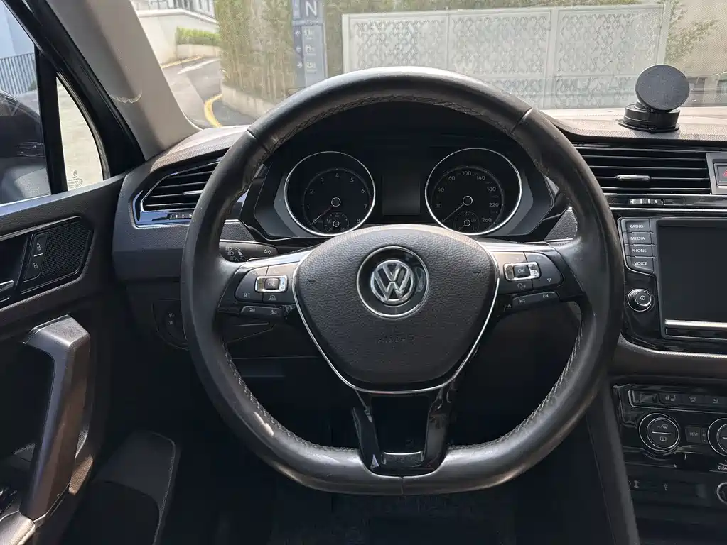 Volkswagen Tiguan L 2018 — фото 10