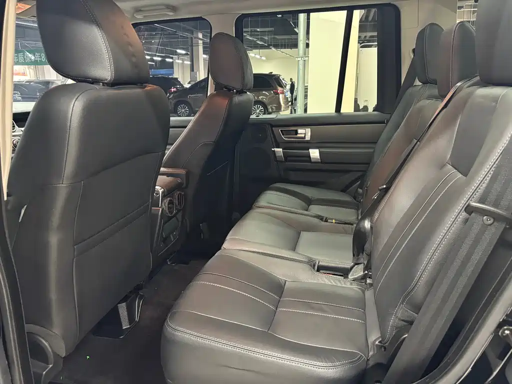 Land Rover Discovery 2016 — фото 17