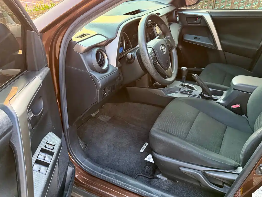 Toyota RAV4 2015 — фото 13