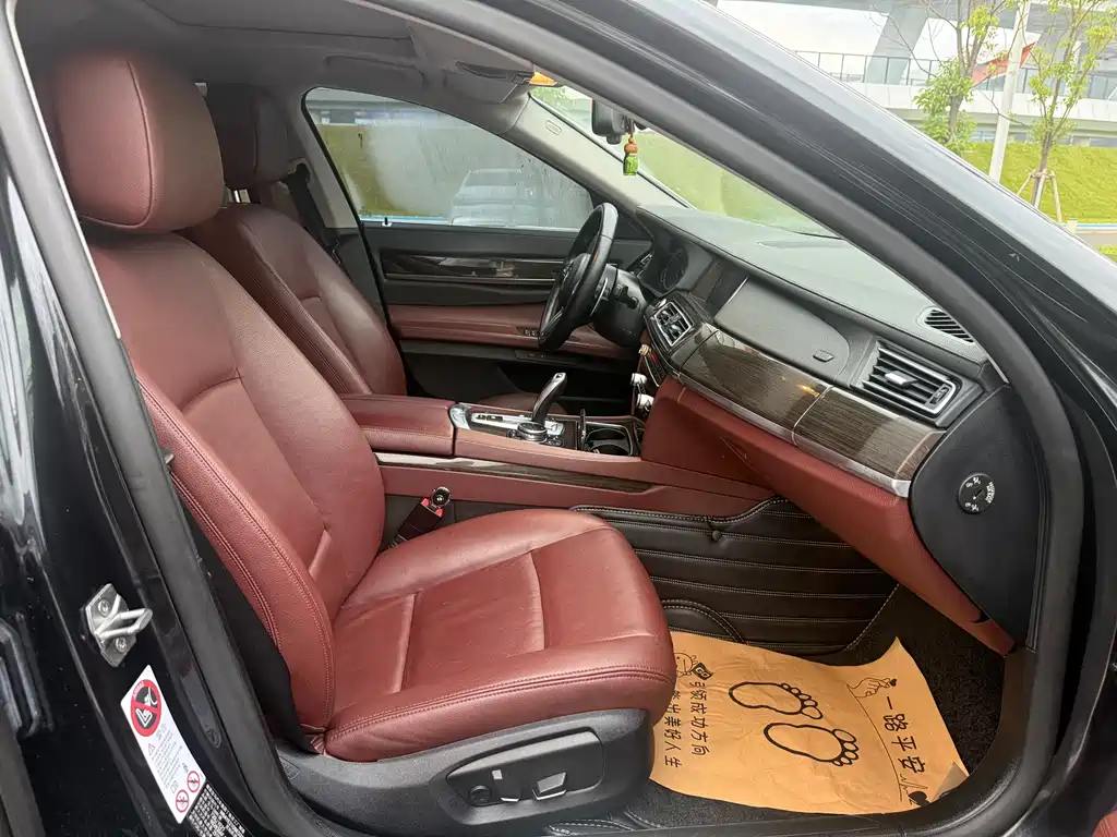 BMW 7 Series 2014 — фото 14