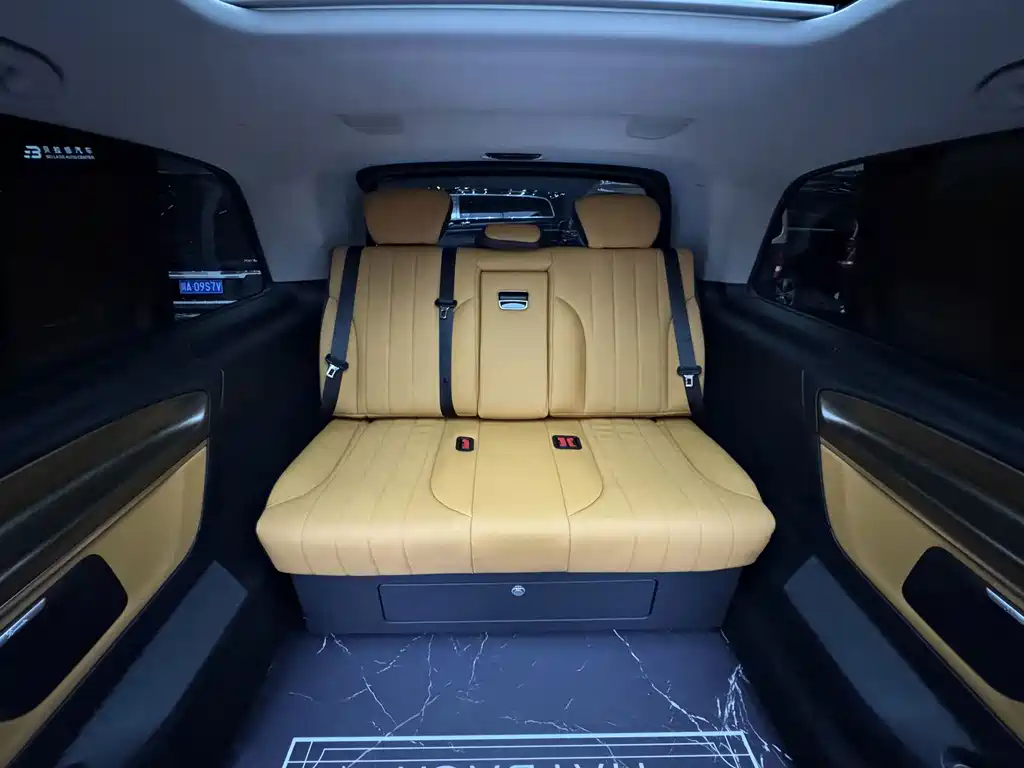 Mercedes-Benz V-Class 2021 — фото 16