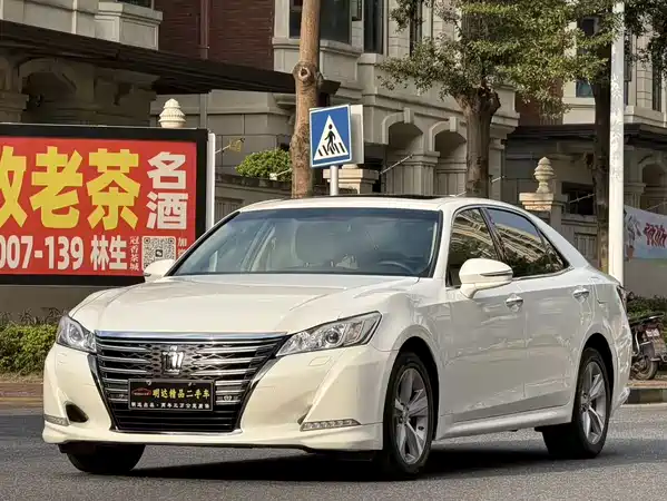Toyota Crown 2015