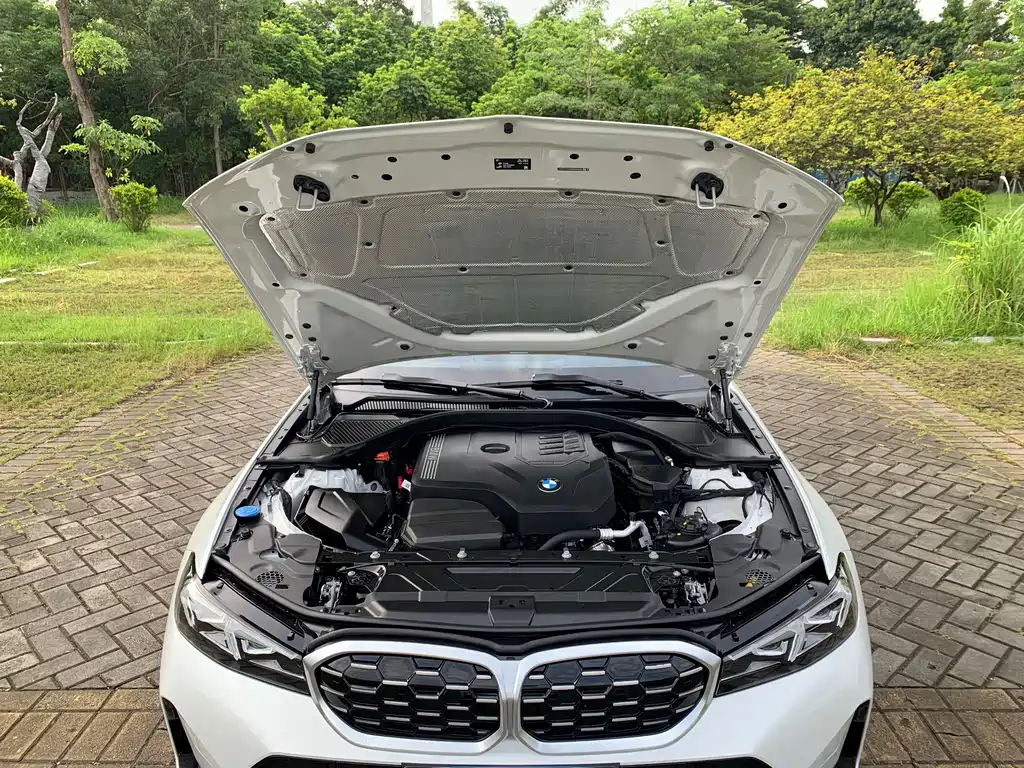 BMW 3 Series 2024 — фото 14
