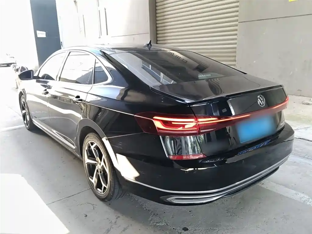 Volkswagen Passat 2023 — фото 23