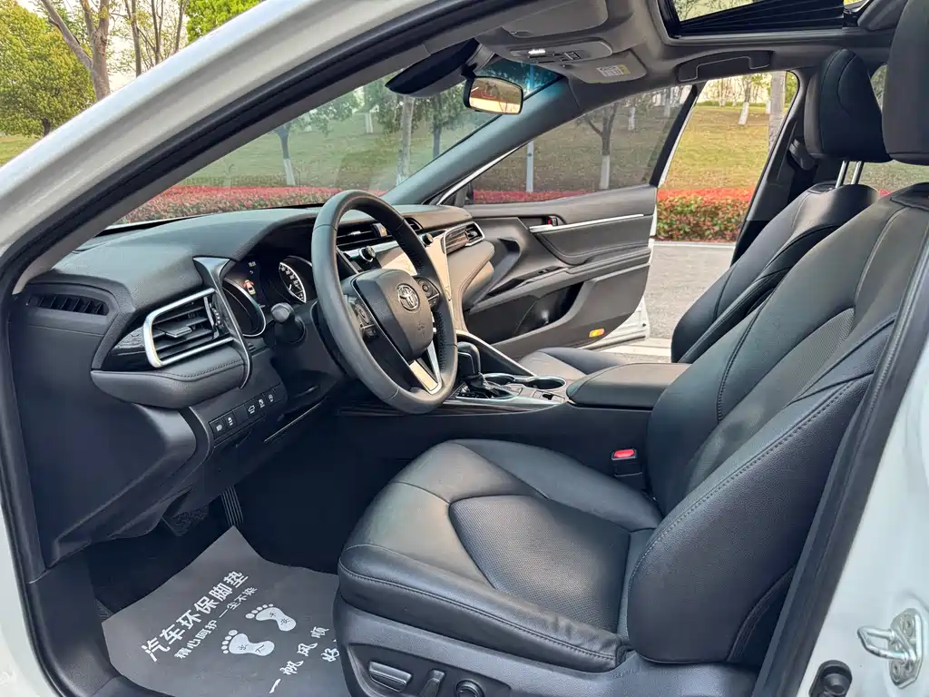 Toyota Camry 2021 — фото 10