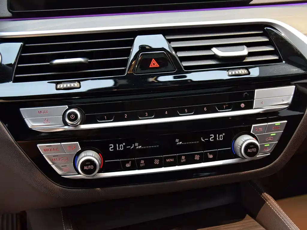 BMW 5 Series 2020 — фото 16