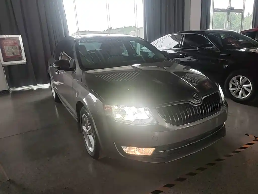 Skoda Octavia 2015 — фото 4