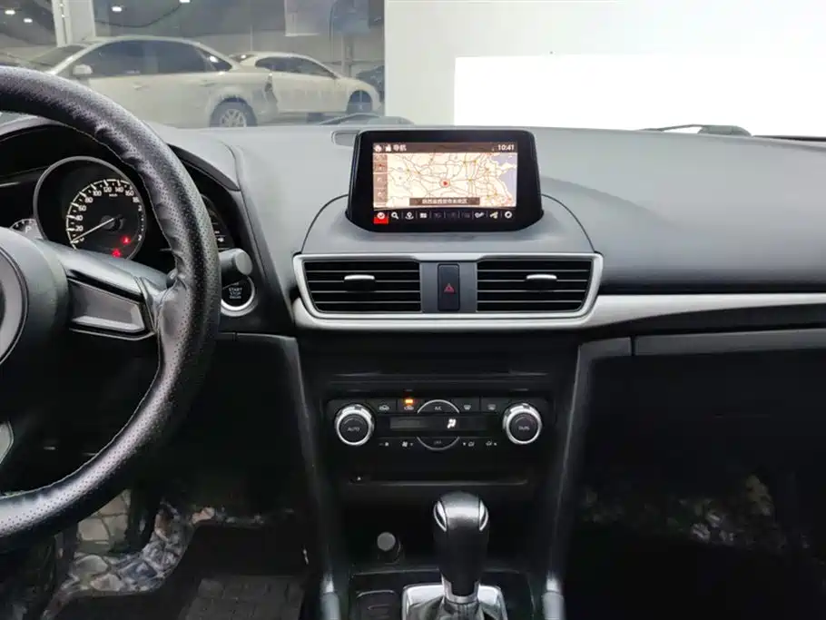 Mazda 3 Axela 2018 — фото 13