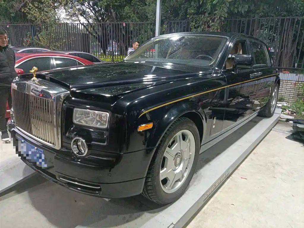 Rolls-Royce Phantom 2010 — фото 1
