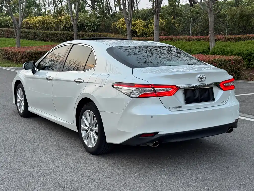 Toyota Camry 2021 — фото 5