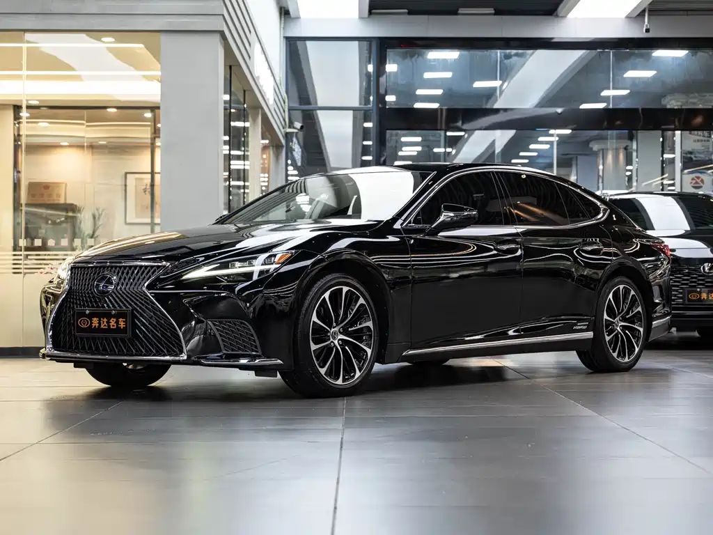 Lexus LS 2022 — фото 1